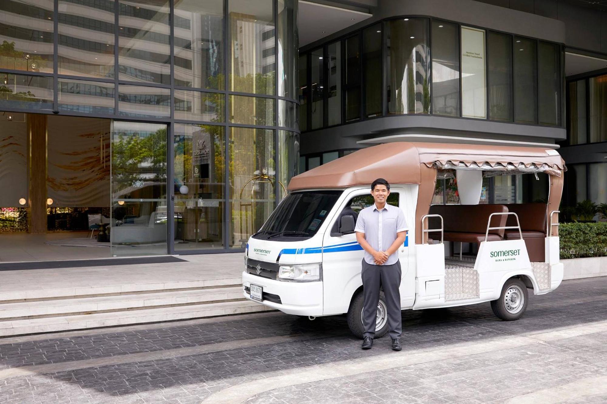 Somerset Rama 9 Bangkok Eksteriør bilde The hotel's Tuk Tuk